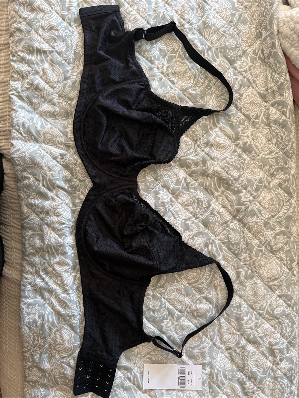 Full-Coverage Black Underwire Bra with Lace Panels